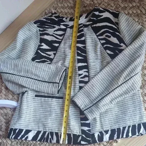 Chico's Stylish Black and White Women's Jacket - Picture 7 of 8